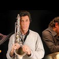 Flamenco-jazz en estado puro con Jorge Pardo, Tino Di Geraldo y Carles Benavent Poca presentación hay que hacer de estos tres magníficos músicos de la escena jazzística hispana, el trío Pardo, Benavent y Di Geraldo revolucionaron la escena jazz improvisando sobre el soporte...