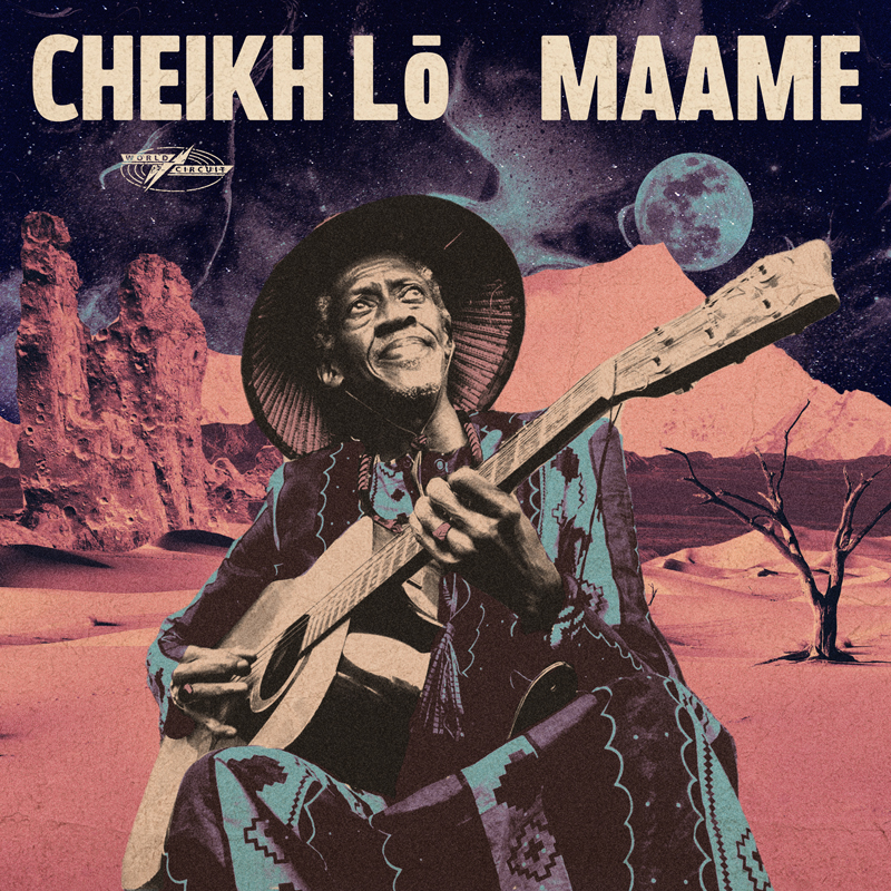 Cheikh Lô – Maame portada del disco. Cheikh Lô aparece tocando la guitarra con un sombrero.