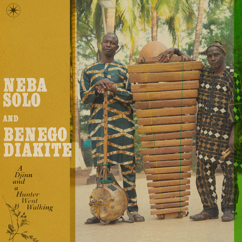 Neba Solo & Benego Diakité – A Djinn and a Hunter Went Walking. Portada del disco. Una foto de los dos músicos de pie sujetando sus instrumentos musivales, en un jardin.